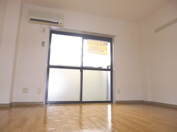 物件内観写真4　(居室)