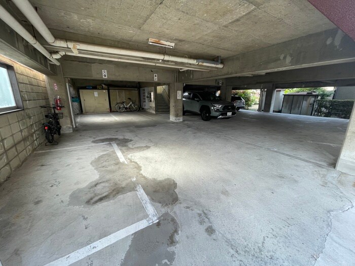 物件外観写真3　(駐車場)