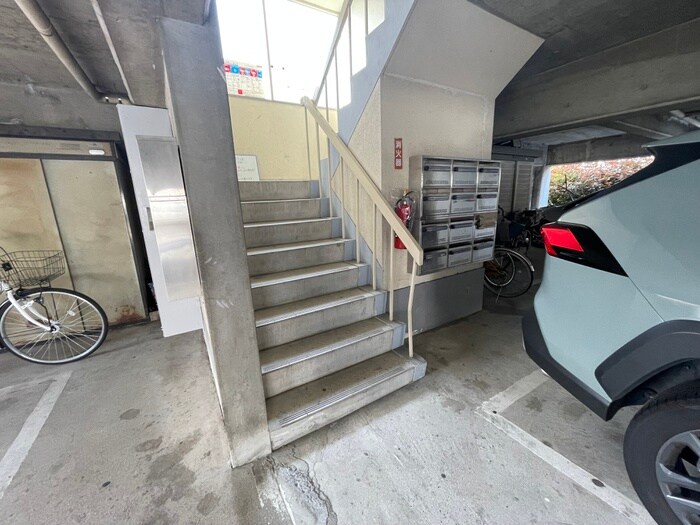 物件外観写真5　(エントランス部分)