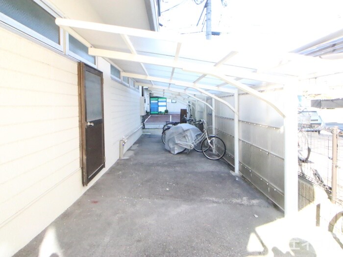 物件外観写真4　(駐輪場)