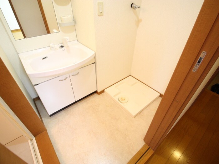 物件内観写真12　(洗濯機置場)