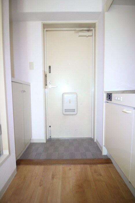 物件内観写真13　(玄関)