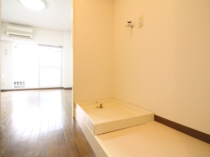 物件内観写真14　(洗濯機置場)