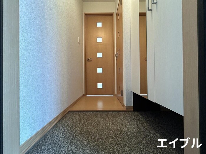 物件内観写真11　(玄関)