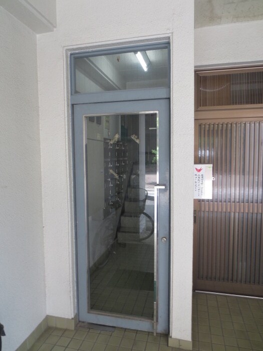 物件外観写真3　(エントランス部分)