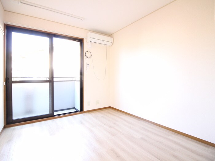 物件内観写真4　(居室)