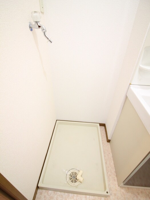 物件内観写真10　(洗濯機置場)