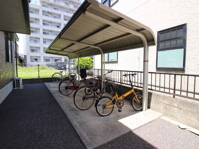 物件外観写真3　(駐輪場)