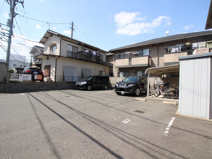 物件外観写真2　(駐車場)