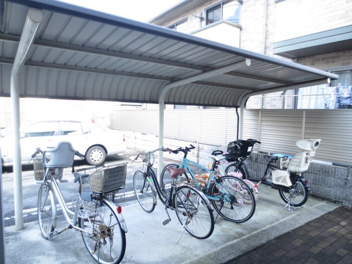 物件外観写真3　(駐輪場)