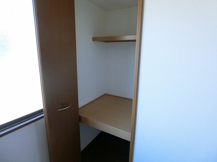 物件内観写真12　(収納)