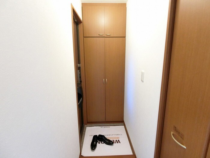 物件内観写真13　(玄関)