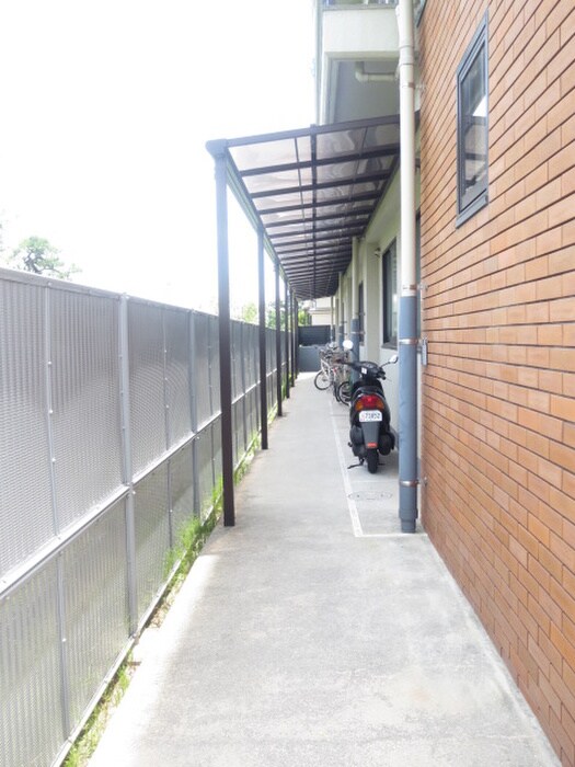 物件外観写真3　(駐輪場)