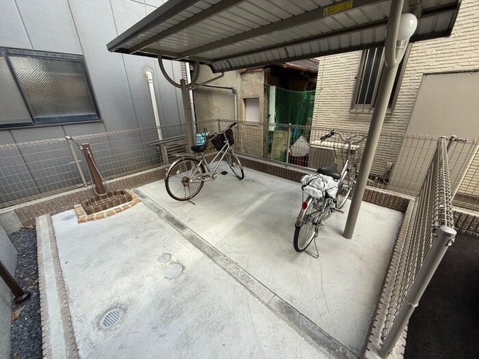 物件外観写真3　(駐輪場)