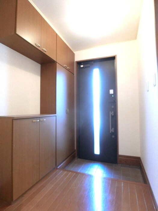 物件内観写真16　(玄関)