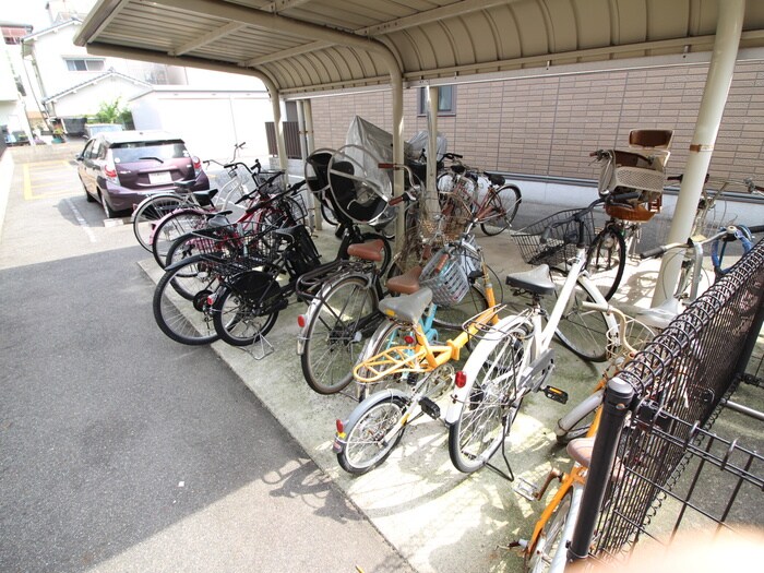 物件外観写真6　(駐輪場)