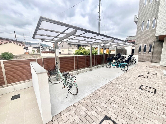 物件外観写真3　(駐輪場)
