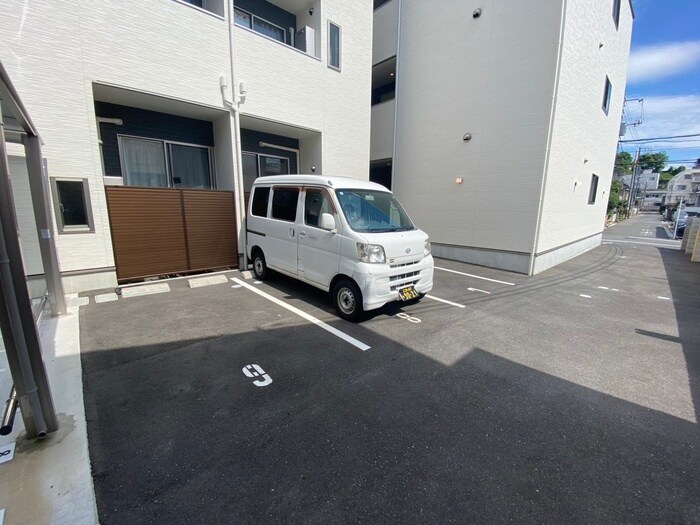 物件外観写真6　(駐車場)