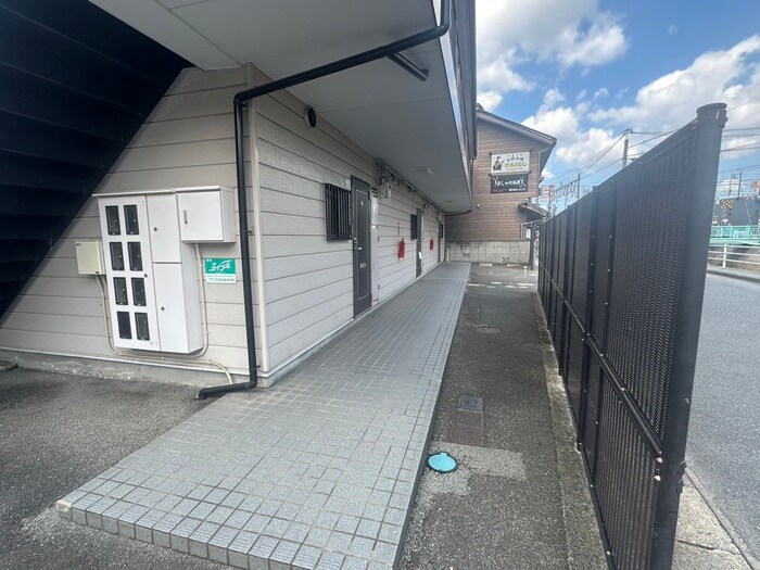 物件外観写真4　(エントランス部分)