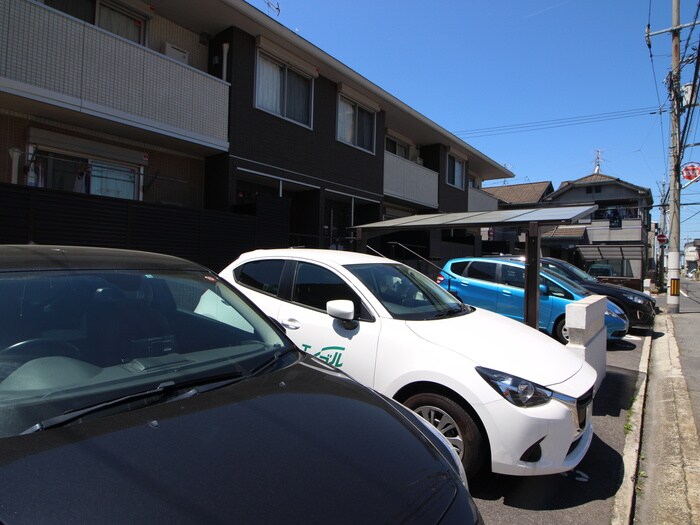 物件外観写真3　(駐車場)