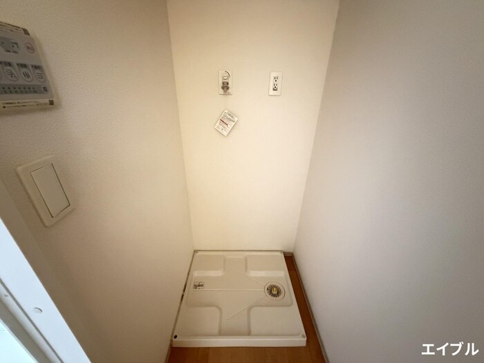 物件内観写真12　(洗濯機置場)