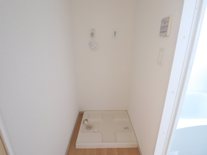 物件内観写真12　(洗濯機置場)