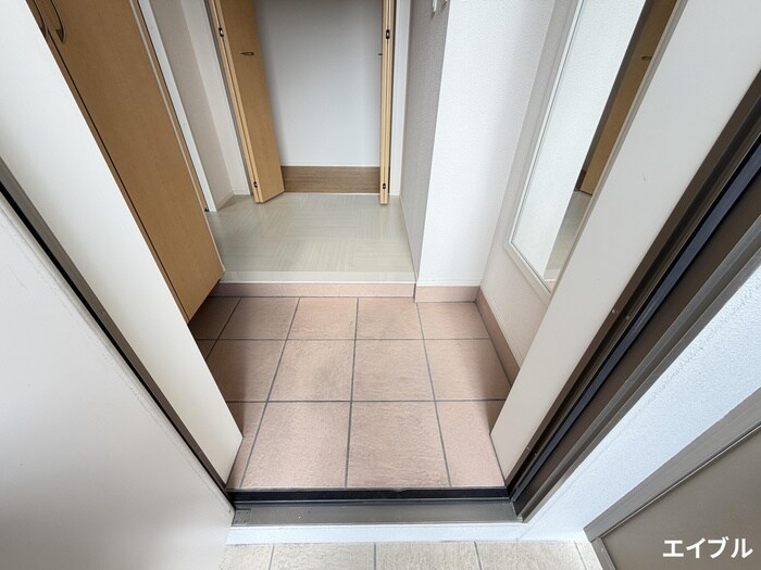 物件内観写真15　(玄関)