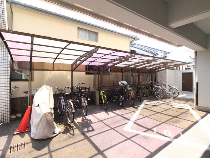 物件外観写真4　(駐輪場)