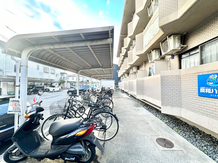 物件外観写真5　(駐輪場)