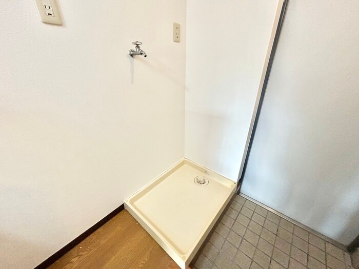 物件内観写真11　(洗濯機置場)