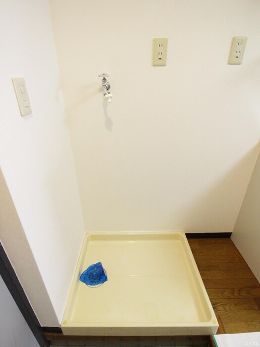 物件内観写真12　(洗濯機置場)