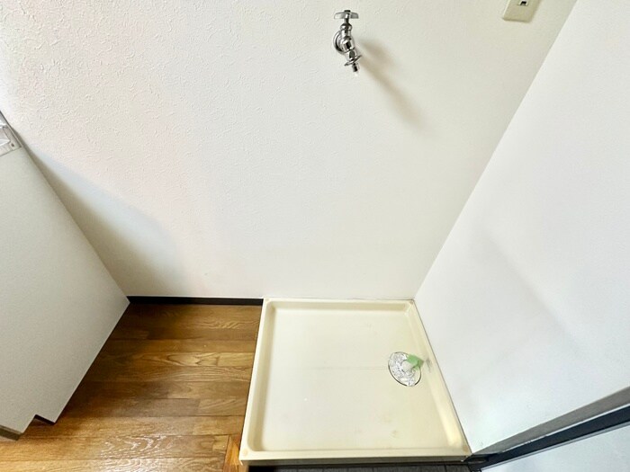 物件内観写真12　(洗濯機置場)