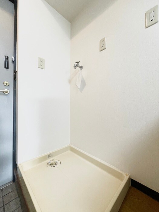 物件内観写真13　(洗濯機置場)