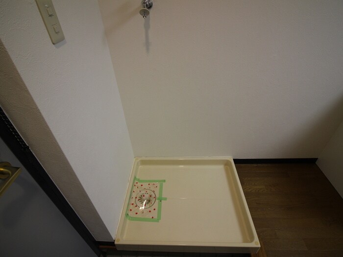 物件内観写真16　(洗濯機置場)