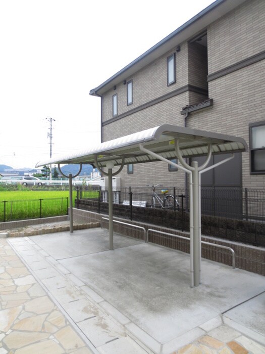 物件外観写真2　(駐輪場)