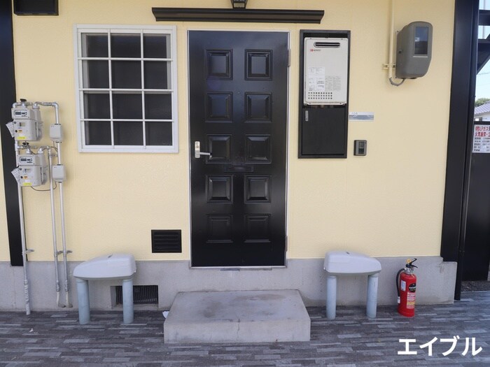 物件外観写真2　(エントランス部分)