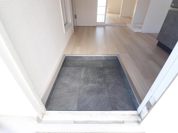 物件内観写真16　(玄関)