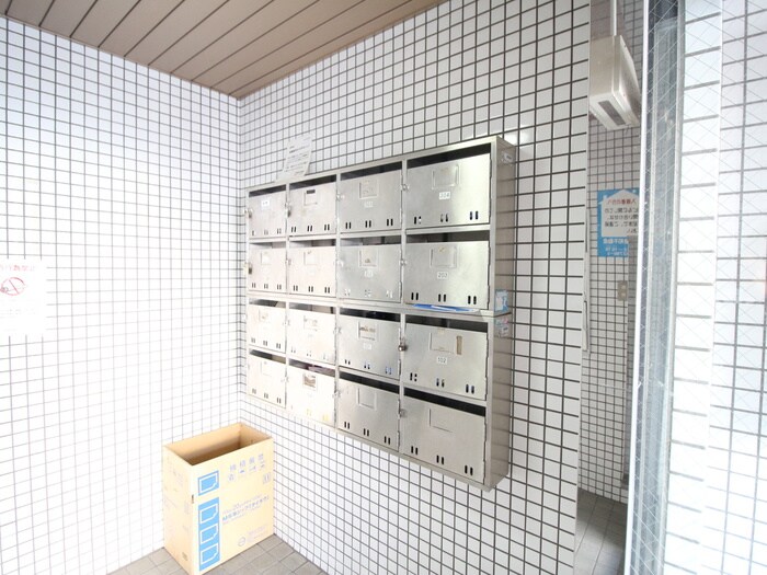 物件外観写真4　(エントランス部分)