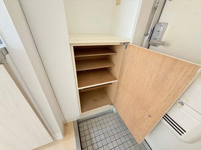 物件内観写真12　(靴箱)