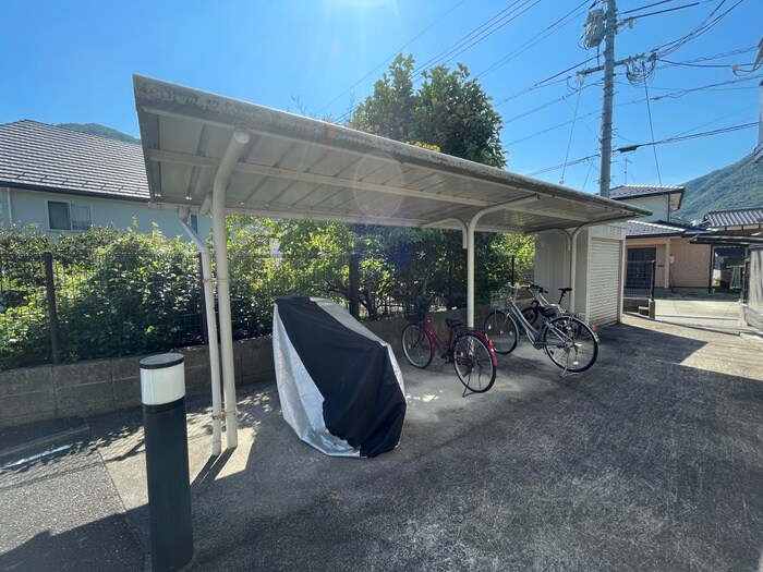物件外観写真4　(駐輪場)
