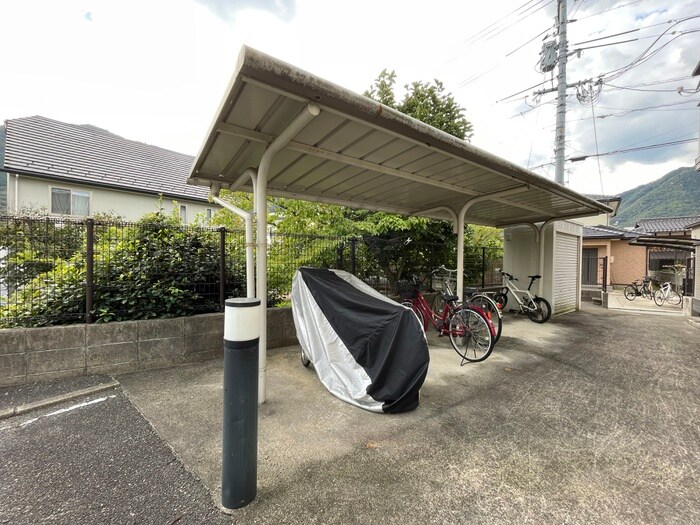 物件外観写真5　(駐輪場)