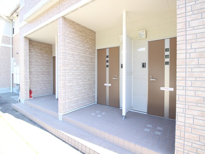 物件外観写真5　(エントランス部分)