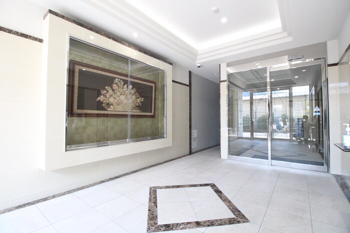 物件外観写真2　(エントランス部分)