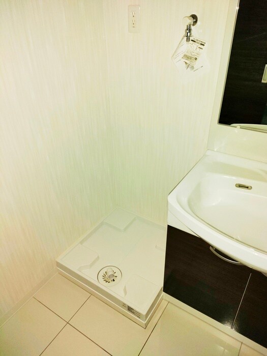 物件内観写真16　(洗濯機置場)