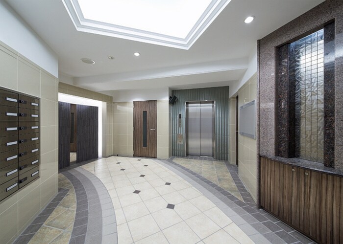 物件外観写真5　(エントランス部分)