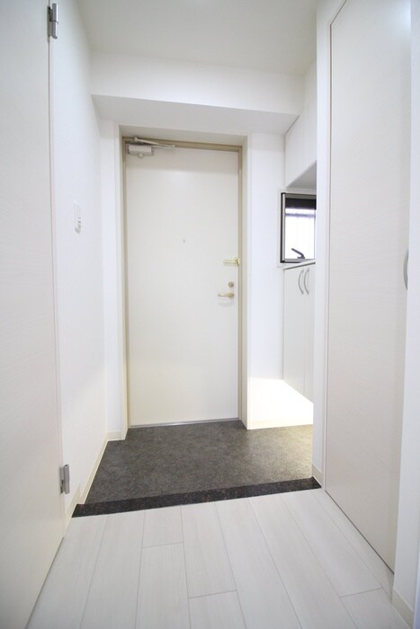 物件内観写真12　(玄関)