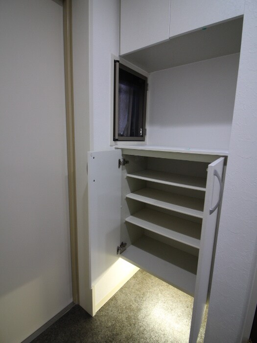 物件内観写真18　(靴箱)