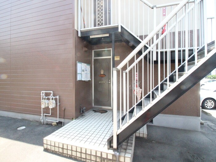 物件外観写真5　(エントランス部分)