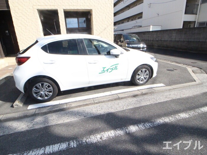 物件外観写真3　(駐車場)