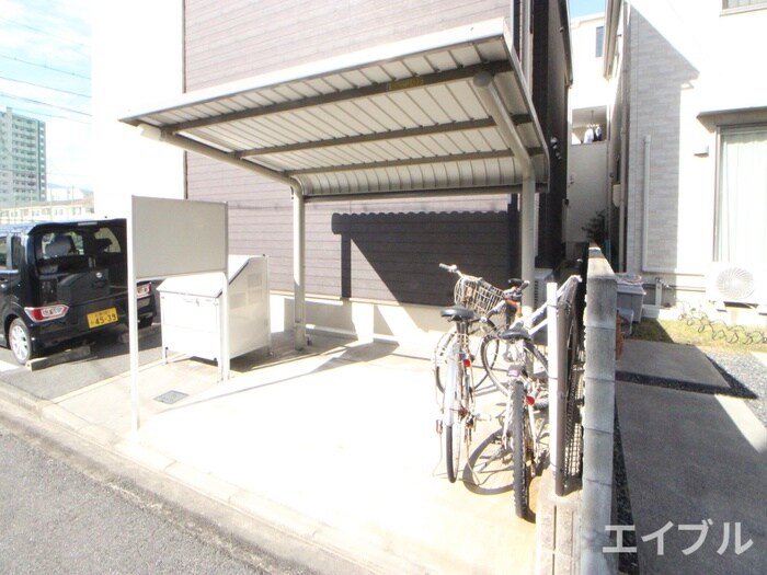 物件外観写真4　(駐輪場)